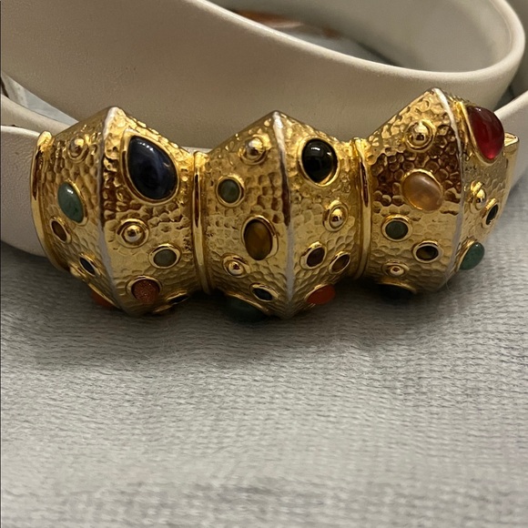 Judith Leiber Elegant White Belt with Gold Accents - Picture 5 of 9